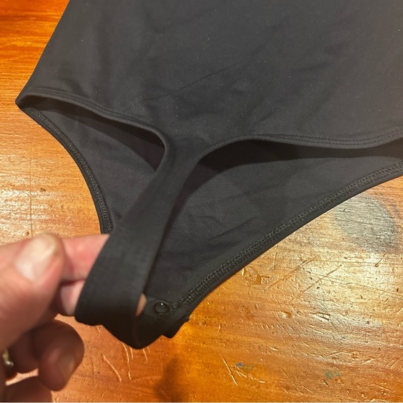 Aritzia Babaton women’s contour square neck bodysuit size XS. Black - Picture 7 of 12